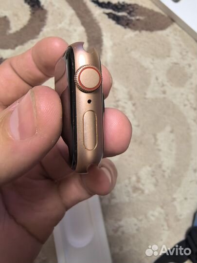 Продам Apple Watch SE 40mm