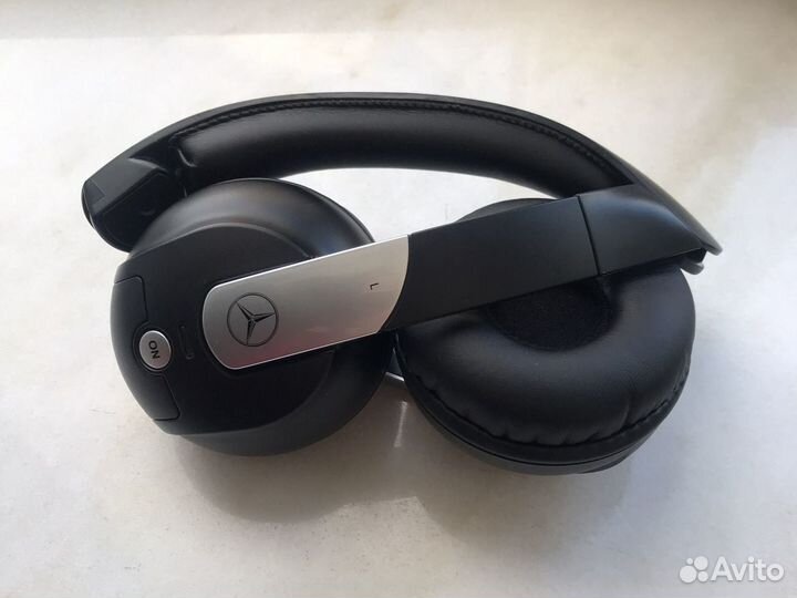 Беспроводные наушники Mersedez-Benz