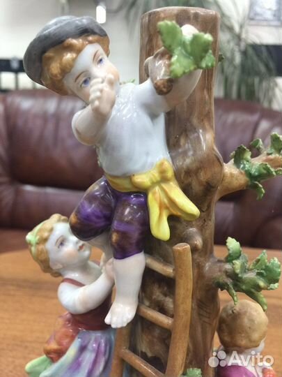 Парные статуэтки из фарфора под светильник