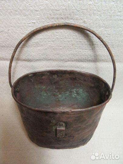 Царский котелок, произведенный в Японии