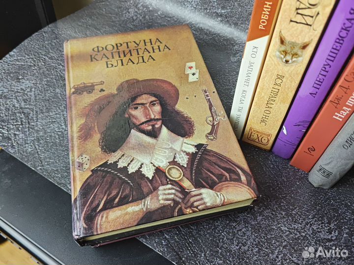 Художественные книги с верхней полки моего шкафа