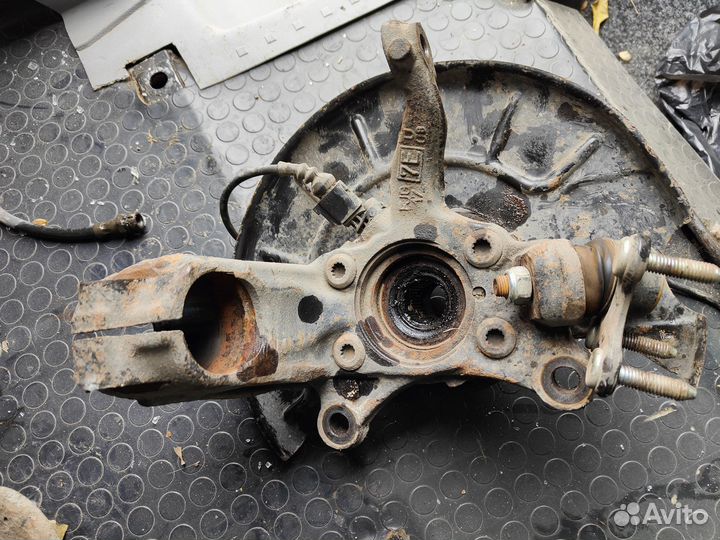 Volkswagen caddy 3 кулак правый