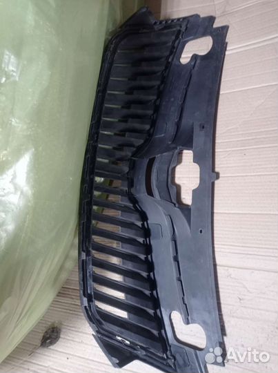 Решетка Радиатора Skoda Rapid 2012-2020 5JA853668