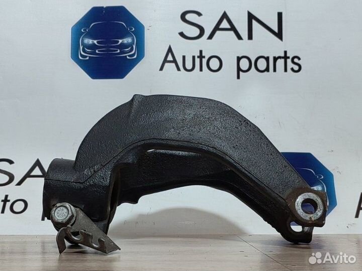 Крепление амортизатора левое Bmw X5 E70 N52B30AF