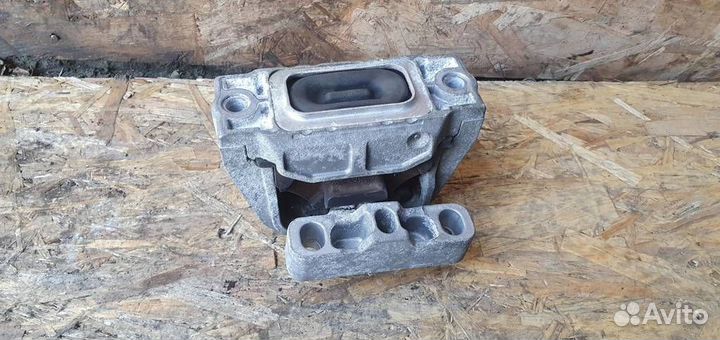 Опора двигателя правая Volkswagen Golf V 2003-2009