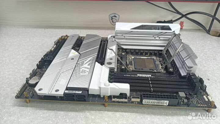 Asus rog strix x670E-a gaming wifi