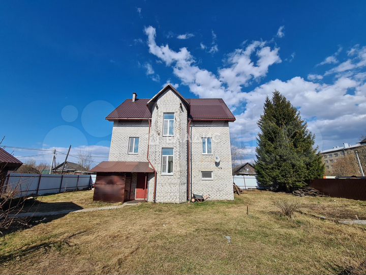 Дом 166 м² на участке 10 сот.