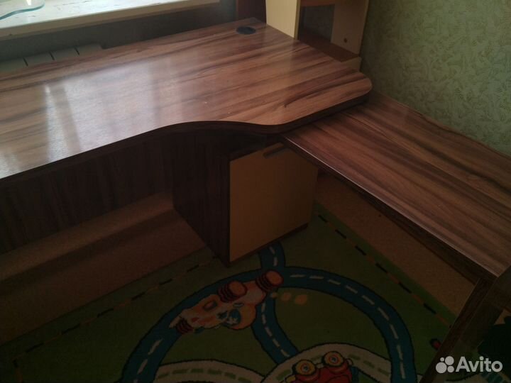Угловой письменный стол для двоих