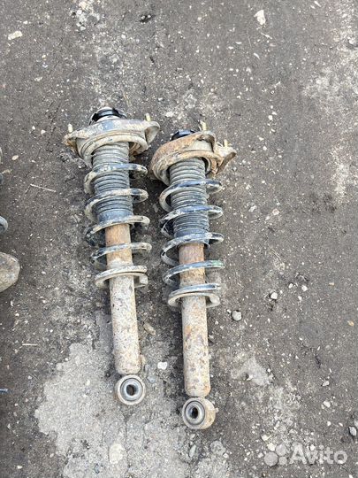 Стойки задние в сборе Mitsubishi Galant 9