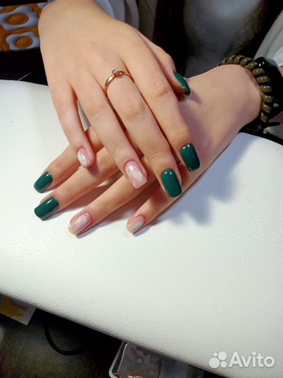 Модель на маникюр