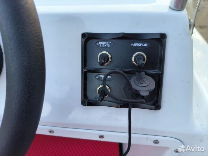 Лодка с рулевым управлением