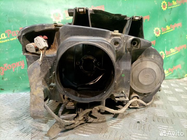 Фара левая Chrysler Pacifica внедорожник 3.5 2004