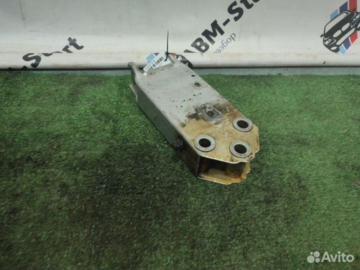 Кронштейн усилителя бампера передний левый Bmw 523