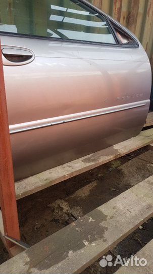 Дверь передняя правая Chrysler 300M