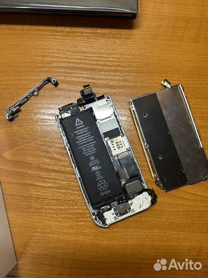 Коробка с запчастями iPhone 5s