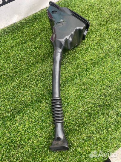 Водосток крышки багажника левый Tesla Model X 2018