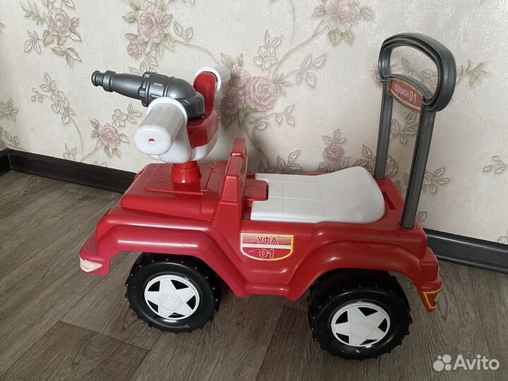 Машинка-каталка пожарная