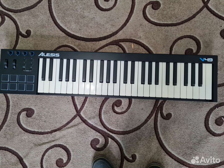 Alesis v49 мидиклавиатура