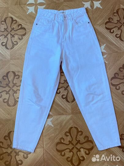 Белые джинсы MOM