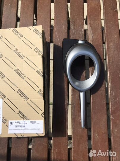 Накладка бампера Toyota 5204042020 левая