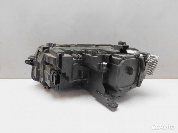 Фара правая Volkswagen Tiguan