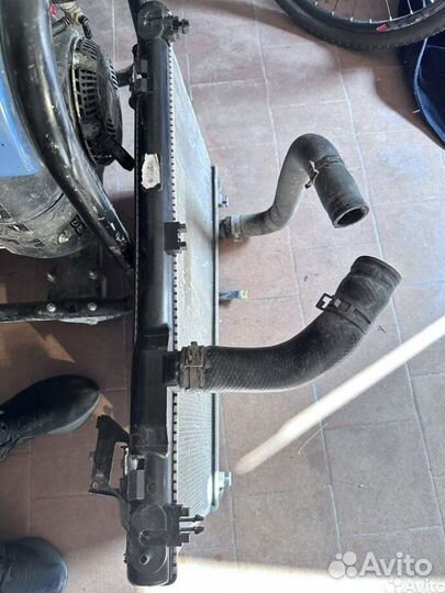 Радиатор охлаждения на Lexus GS 300