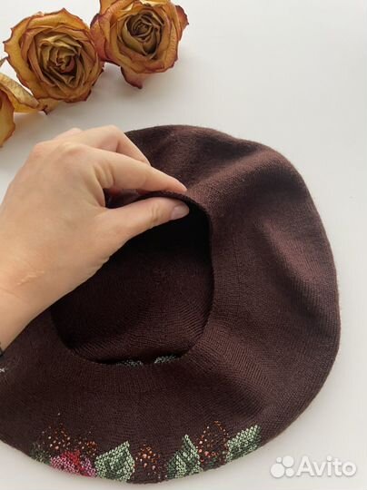 Берет женский с вышивкой