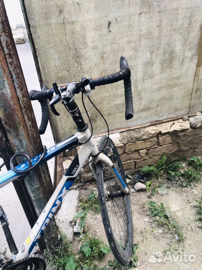 Шоссейный велосипед trinx