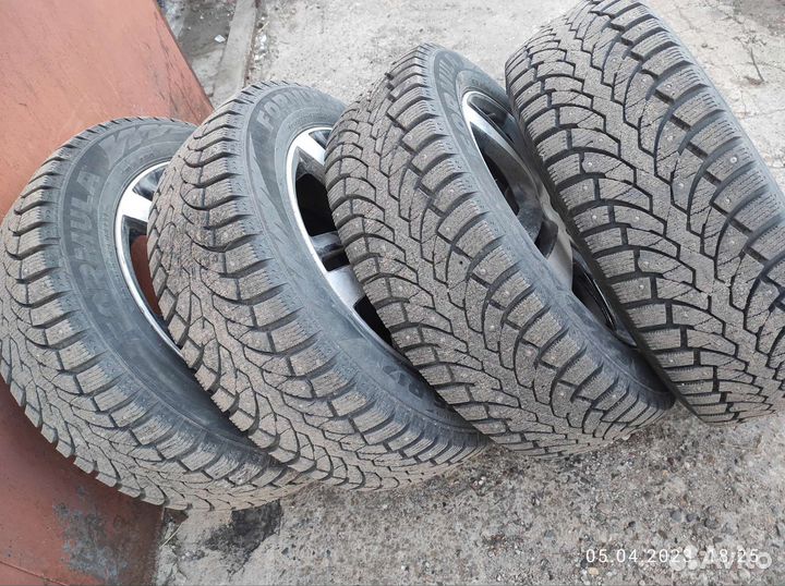 Pirelli Formula Ice 215/55 R17
