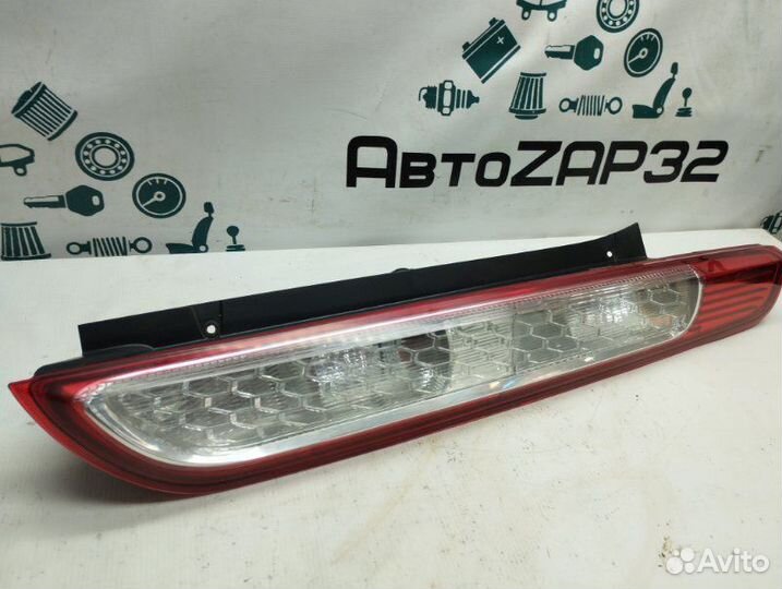 Фонарь задний правый Ford Focus хэтчбек 2010