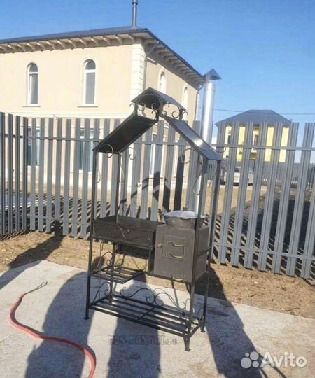 Мангал с крышей