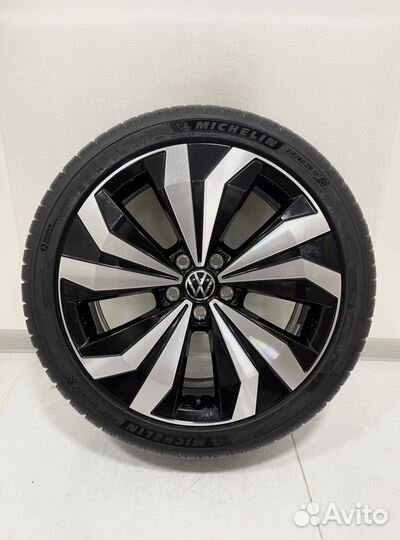 Новые Volkswagen Polo, Michelin PS4 215/40 R17