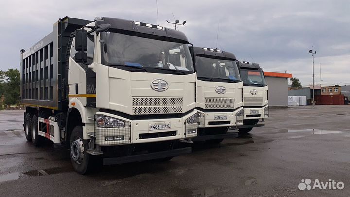 Водитель самосвала