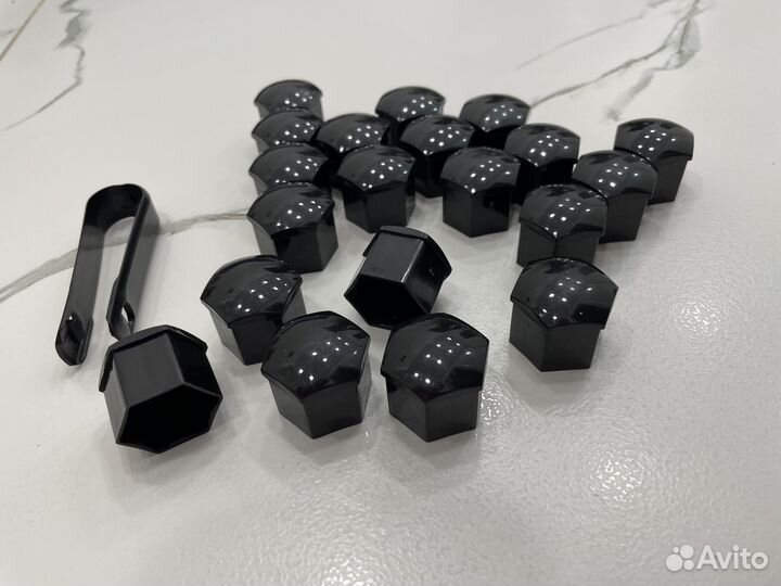 Колпачки черные на колесные болты 17 19 21 22