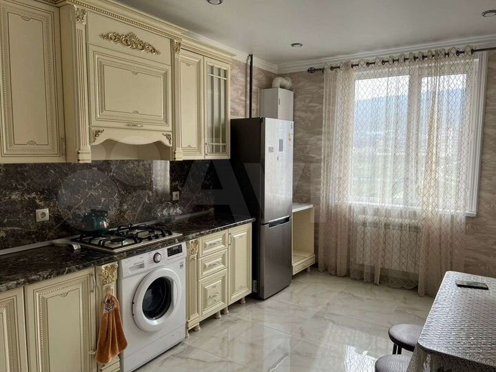 2-к. квартира, 65 м², 8/10 эт.