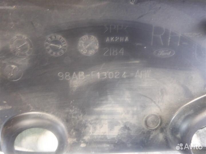 Обшивка багажника Форд Фокус 1