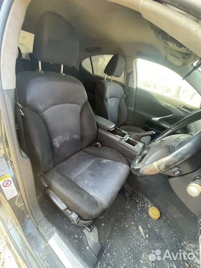 Lexus is по запчастям