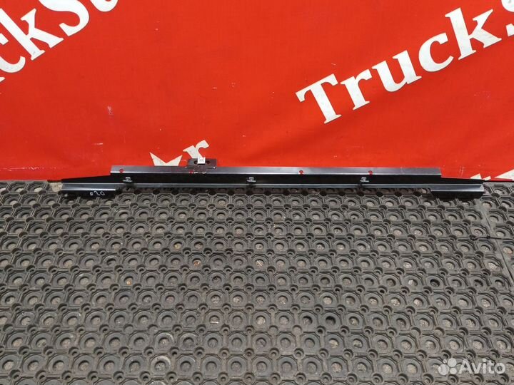 Кронштейн солнцезащитной шторки левый Daf XF106