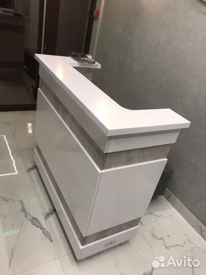 Стойка ресепшн