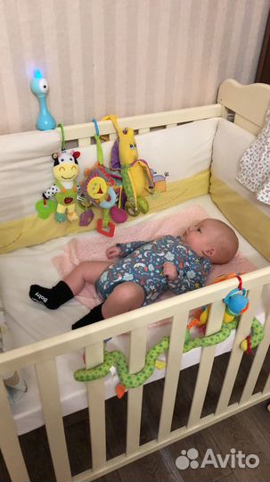 Детская кроватка с 0-4 лет с матрасом и бортиками