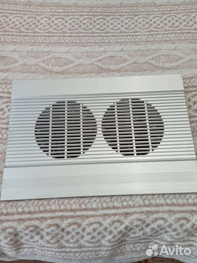 Подставка с охлаждением