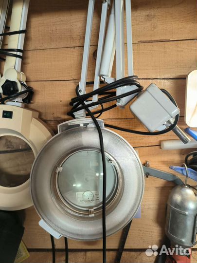 Лампа лупа для косметолога на штативе