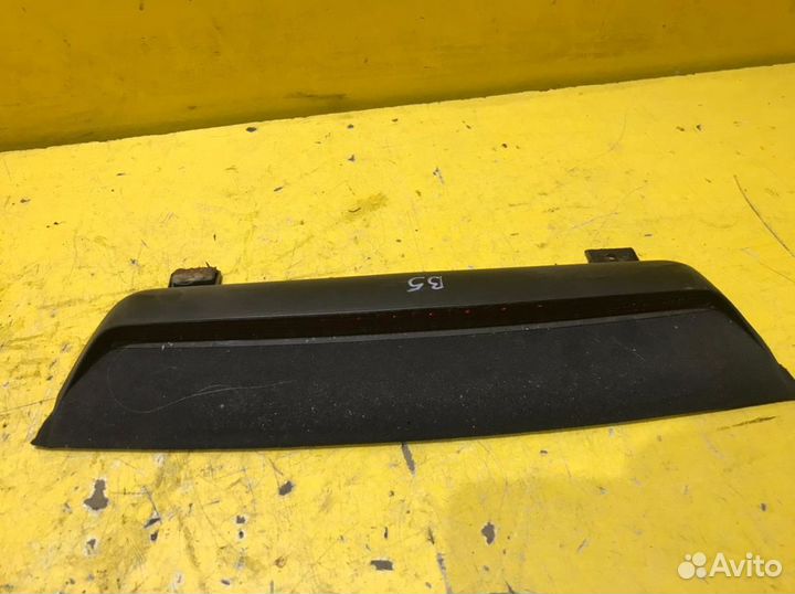 Стоп сигнал дополнительный Volkswagen Passat 2000