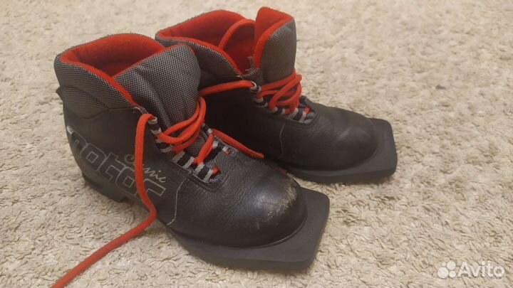 Лыжные ботинки