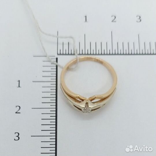 Кольцо с природным камнем Золото