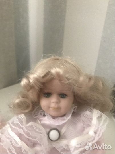 Кукла фарфоровая