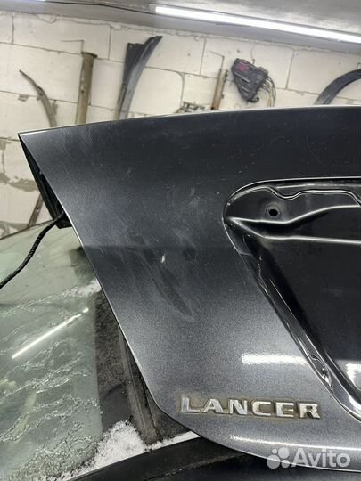 Крышка багажника lancer 9