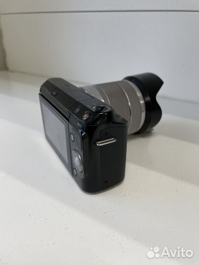 Sony Alpha NEX-F3 + E 18-55mm F3.5-5.6 OSS