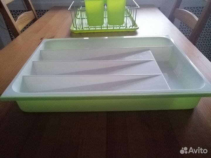 Сушилка для посуды салатового цвета