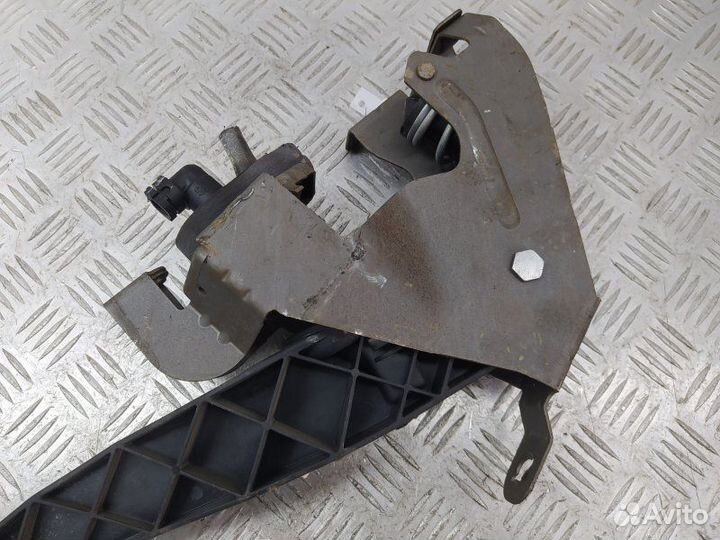 Б/У Педаль сцепления Европа С цилиндром сцепления